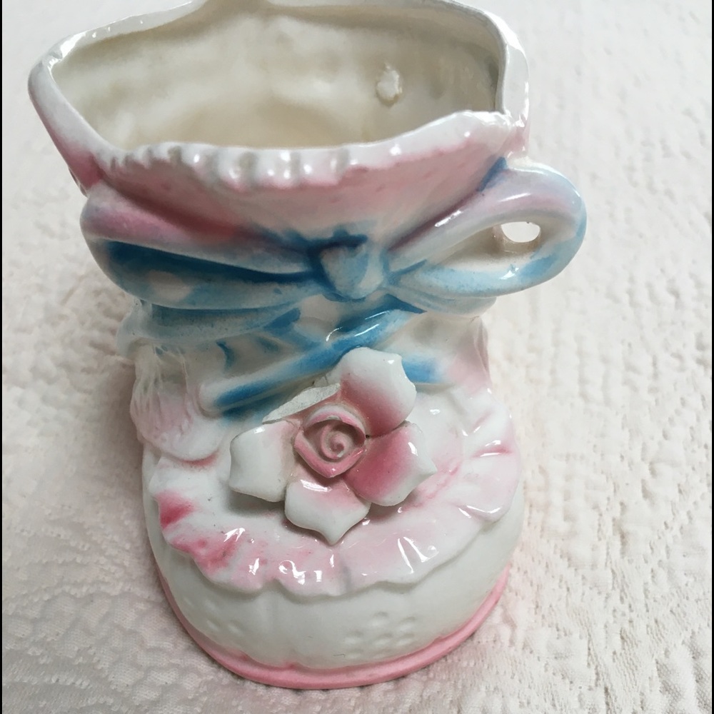 Vintage baby shoe small catch pot.
